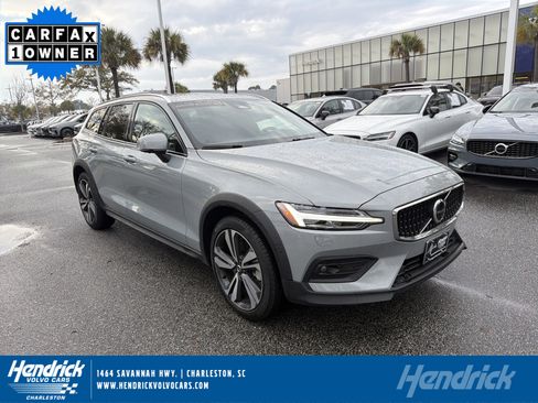 Certified 2025 Volvo V60 B5 Cross Country Plus image 1