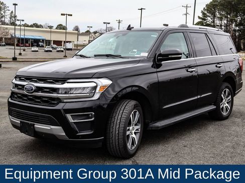 Used 2024 Ford Expedition Limited image 3