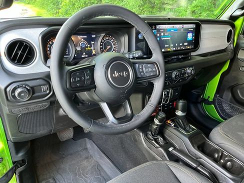 Used 2025 Jeep Wrangler Unlimited Sport AWD/4WD image 3