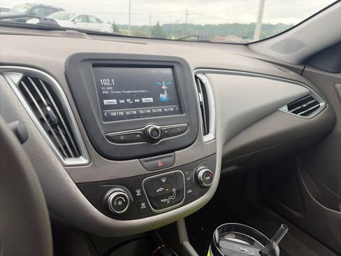 Used 2018 Chevrolet Malibu LS FWD image 19