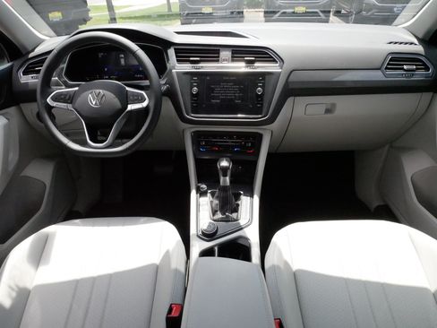 Used 2023 Volkswagen Tiguan SE AWD/4WD image 10