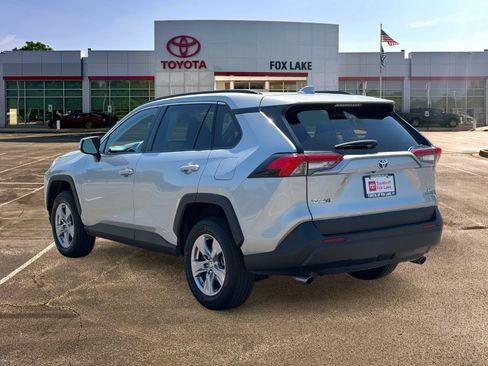 Used 2024 Toyota RAV4 LE AWD/4WD image 3