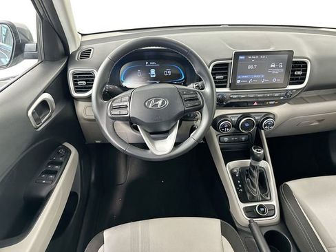 Used 2023 Hyundai Venue SEL image 11