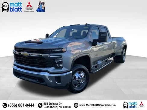Used 2024 Chevrolet Silverado 3500 LT image 2