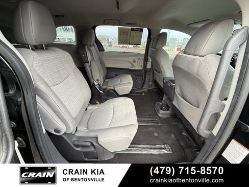 Used 2022 Toyota Sienna LE image 33