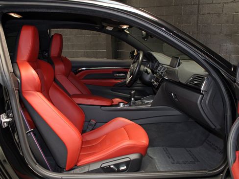 Used 2018 BMW M4 Coupe w/ Competition Package RWD image 46
