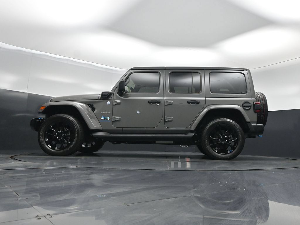 Used 2023 Jeep Wrangler Unlimited Sahara w/ Cold Weather Group AWD/4WD image 49
