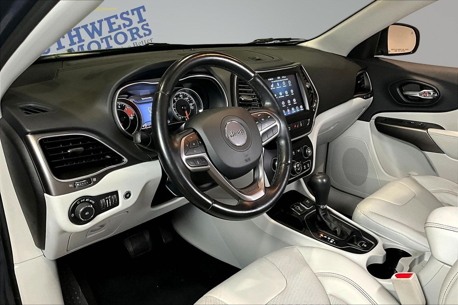 Used 2021 Jeep Cherokee Latitude Lux w/ Comfort/Convenience Group FWD image 17
