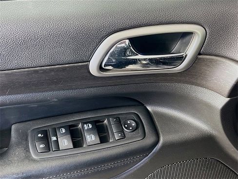 Used 2017 Jeep Grand Cherokee Altitude image 11