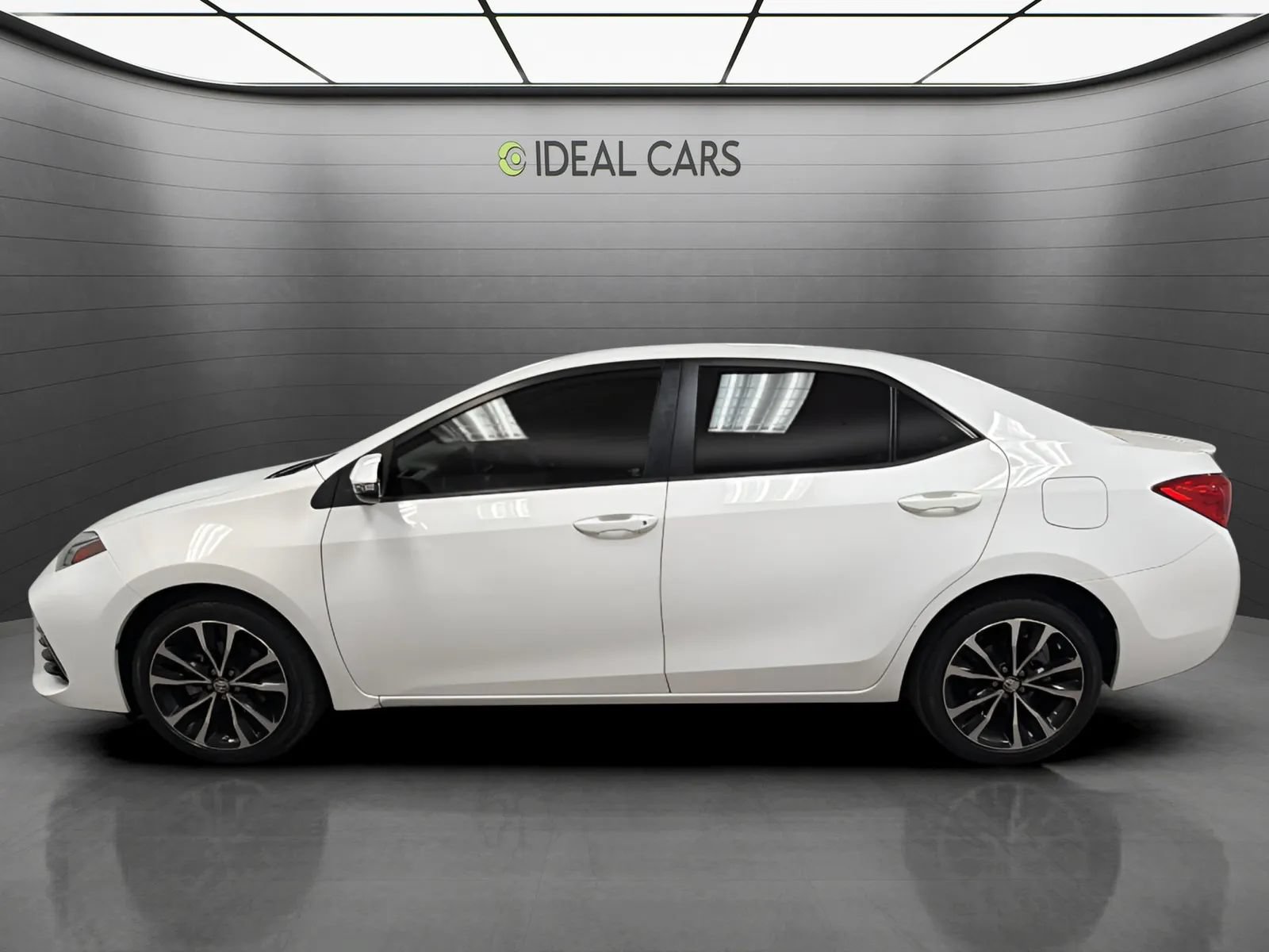 Used 2017 Toyota Corolla SE w/ SE Premium Package FWD image 9