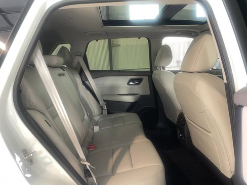 Used 2025 Nissan Rogue SL w/ Tech Package image 27