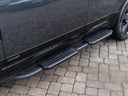 Used 2025 Land Rover Defender 110 X image 8