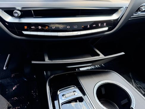 Used 2025 Cadillac Lyriq Luxury AWD/4WD image 32