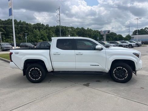 Used 2024 Toyota Tacoma TRD Sport RWD image 8
