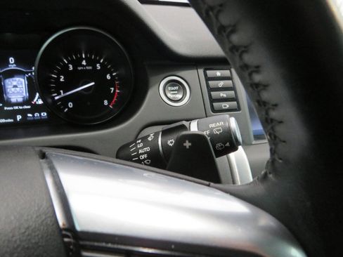 Used 2018 Land Rover Discovery Sport SE image 17