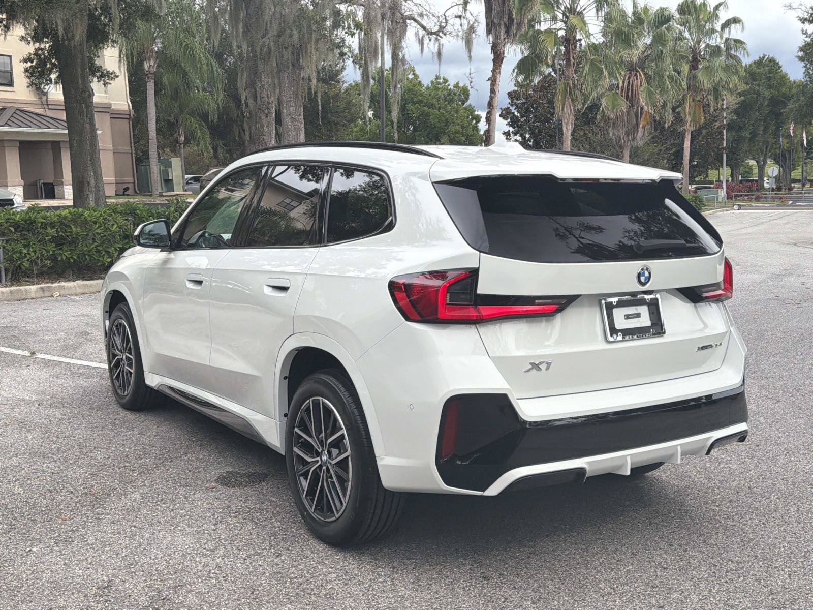Used 2027 BMW X1 xDrive28i AWD/4WD image 5