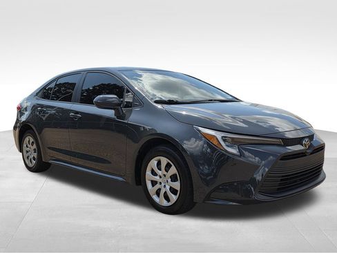 Used 2026 Toyota Corolla LE FWD image 4