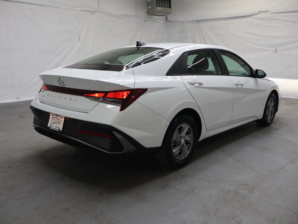 Used 2026 Hyundai Elantra SE FWD image 7