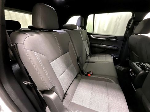 Used 2025 GMC Acadia Elevation image 16