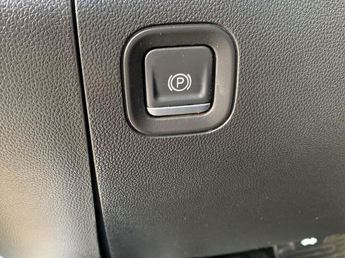 Used 2022 Chevrolet Silverado 1500 W/T w/ Trailering Package image 11