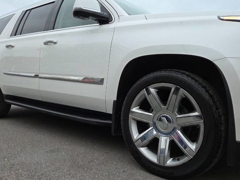 Used 2016 Cadillac Escalade ESV Premium image 16