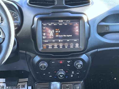 Certified 2022 Jeep Renegade Latitude w/ Convenience Group image 14