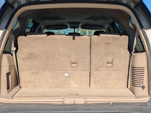 Used 2005 Ford Expedition XLT image 13