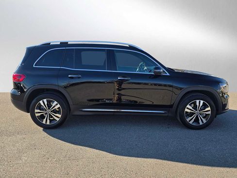 Used 2025 Mercedes-Benz GLB 250 4MATIC image 2