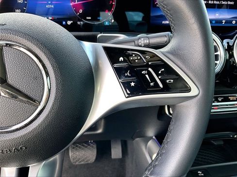 Used 2026 Mercedes-Benz GLB 250 image 21