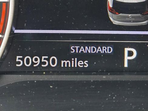 Used 2024 Nissan Rogue SV image 34