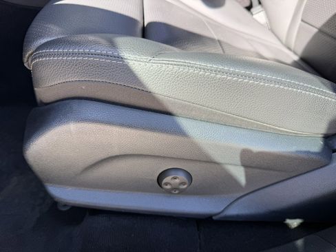 Used 2020 Mercedes-Benz GLC 350e 4MATIC image 38