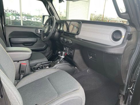 Used 2024 Jeep Wrangler Unlimited w/ Convenience Group AWD/4WD image 13