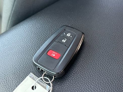 Used 2019 Toyota RAV4 XLE w/ All Weather Liner Package AWD/4WD image 29