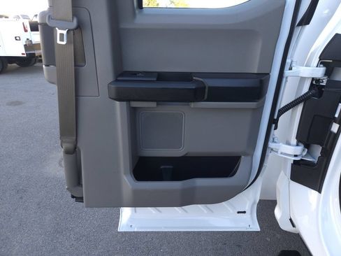 Used 2017 Ford F250 XL w/ Power Equipment Group AWD/4WD image 19