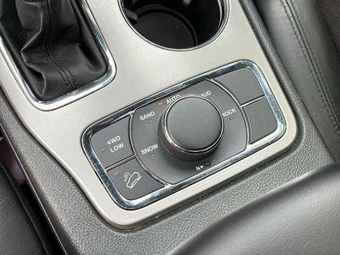 Certified 2022 Jeep Grand Cherokee Laredo X AWD/4WD image 20