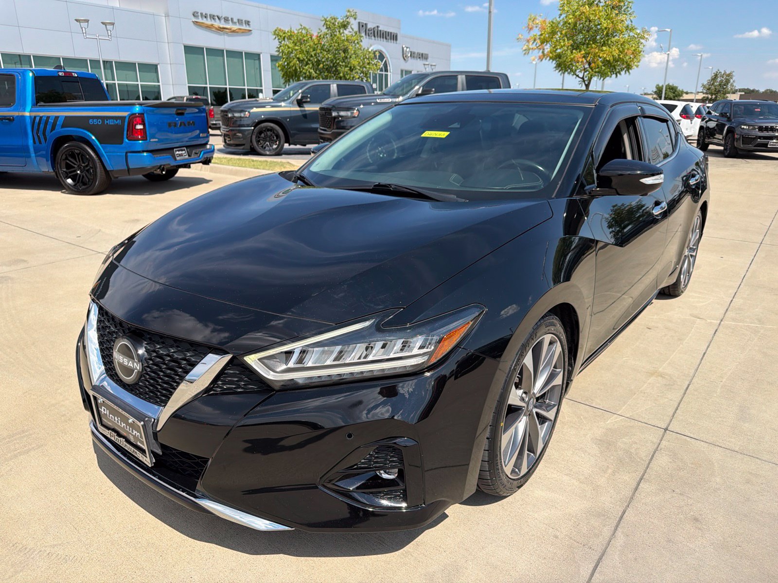 Used 2023 Nissan Maxima Platinum w/ Sport Mat Group FWD image 9