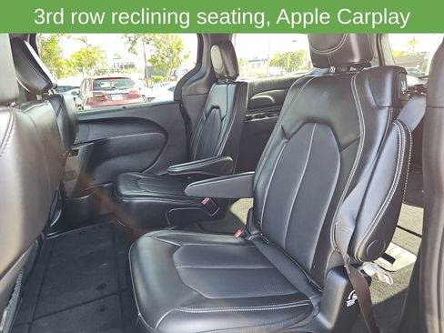 Used 2025 Chrysler Pacifica Select FWD image 16