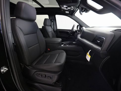 Used 2026 Chevrolet Tahoe Z71 w/ Comfort Package image 13