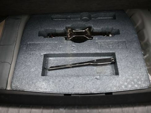 Used 2024 Nissan Altima 2.5 SV FWD image 12