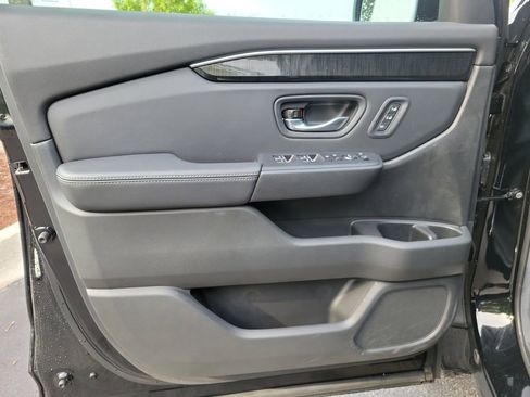 Certified 2025 Honda Pilot Elite image 23