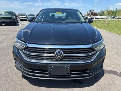 Used 2024 Volkswagen Jetta SE FWD image 3