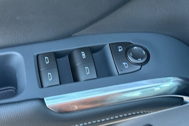New 2027 Chevrolet Traverse LT w/ Driver Confidence Package FWD image 18