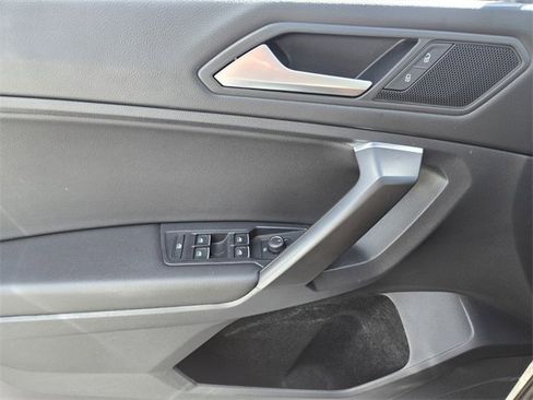 Certified 2021 Volkswagen Tiguan SE image 32