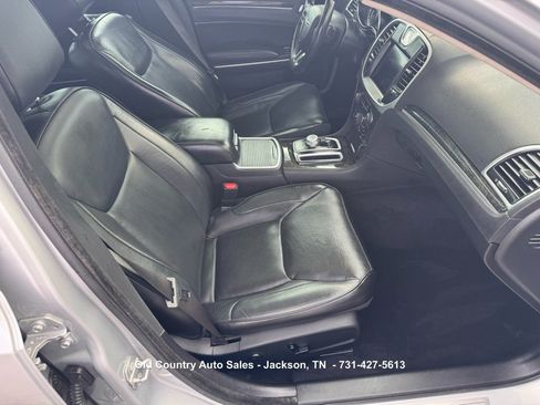 Used 2020 Chrysler 300 Limited RWD image 15