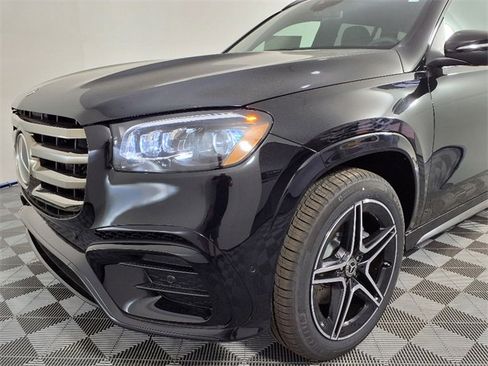 Used 2025 Mercedes-Benz GLS 450 4MATIC image 12