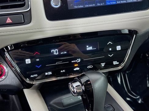 Used 2021 Honda HR-V EX-L image 18