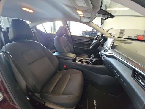 Used 2024 Nissan Altima 2.5 SV FWD image 29