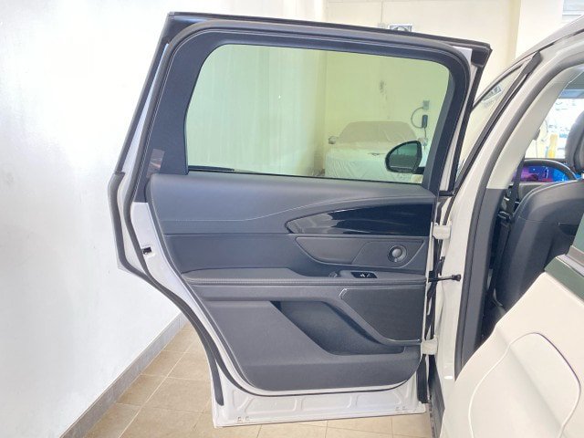 New 2026 Lincoln Nautilus Reserve AWD/4WD image 8