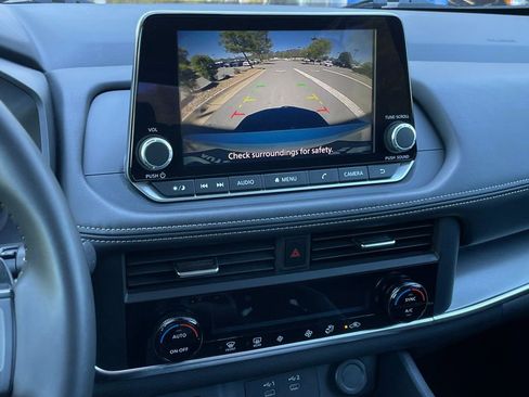 Used 2025 Nissan Rogue SV FWD image 23