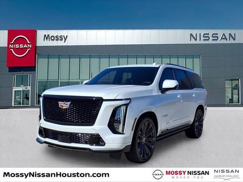 Used 2025 Cadillac Escalade V image 3